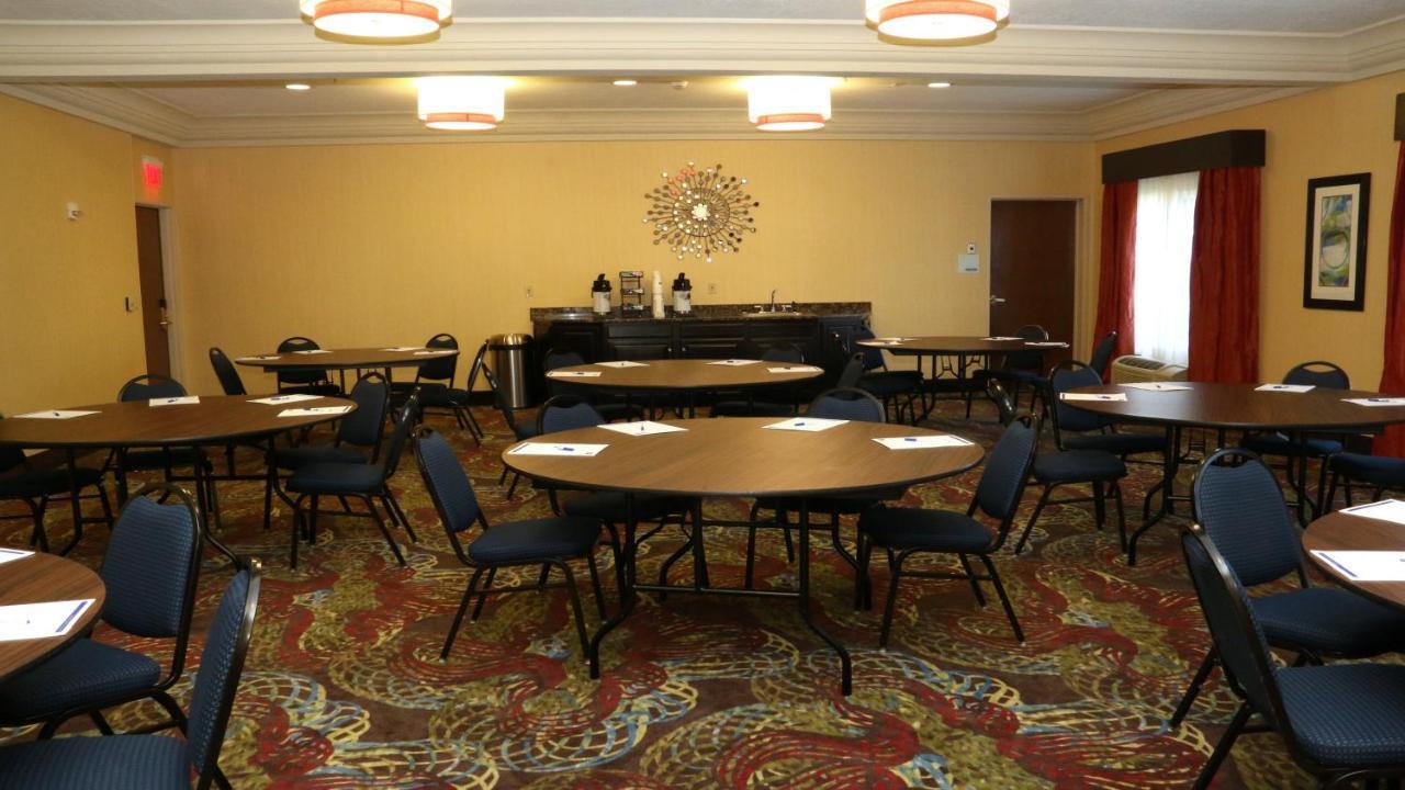 Holiday Inn Express Hotel & Suites Saginaw By Ihg Esterno foto